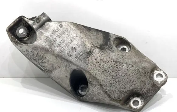 BMW 3 F30 F35 F31 Engine mounting bracket 6861401