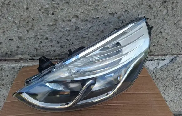 Renault Clio IV Headlight/headlamp 
