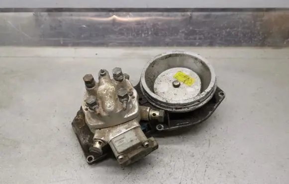 Audi 80 90 B3 Fuel distributor 0438121011 026133353 0438101005