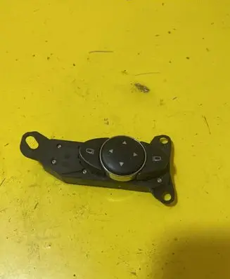 Wing mirror switch