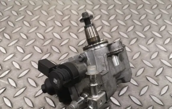 BMW 4 F36 Gran coupe Fuel injection high pressure pump 0445010764 8511626
