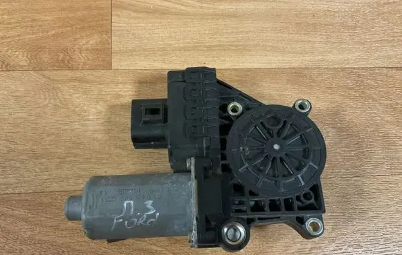 Ford Mondeo Mk III Rear door window regulator motor 0130821772