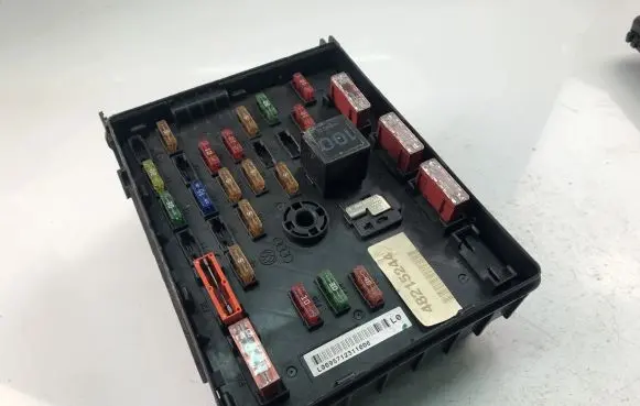 Volkswagen Touran I Fuse box set 1K0937125A