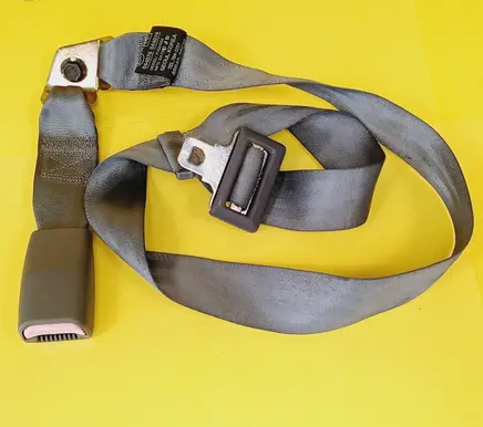 Hyundai Lantra I Middle seatbelt (rear) 