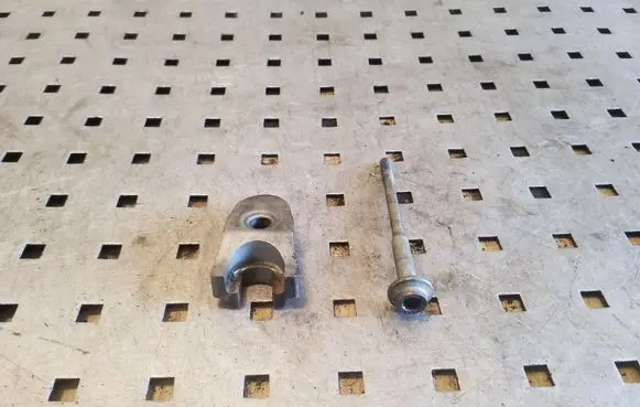 Audi A6 C7 Fuel Injector clamp holder 059216J