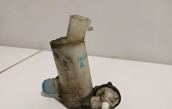 Honda CR-V Windscreen/windshield washer pump 84DA
