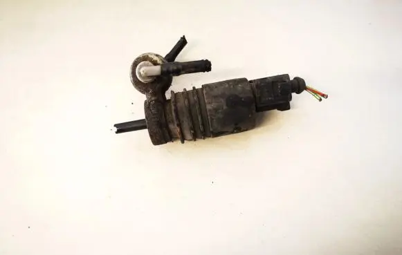 Volkswagen Touran I Windscreen/windshield washer pump