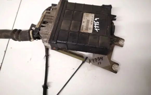 Volkswagen PASSAT B4 Engine control unit/module 028906021dd 0281001411