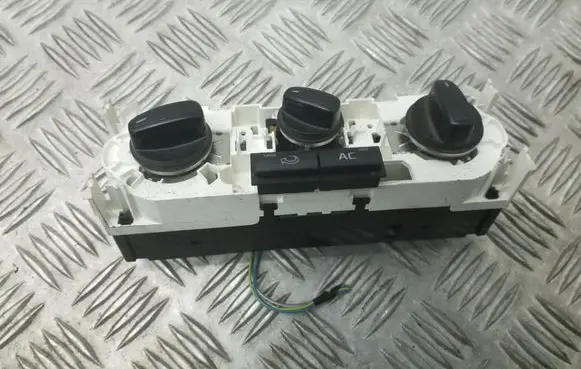 Skoda Fabia Mk2 (5J) Climate control unit 5J0820045C