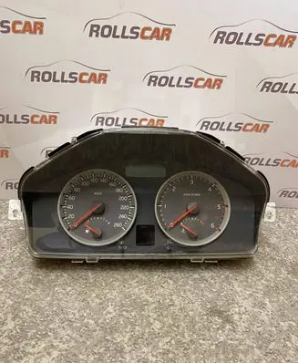 Volvo V50 Speedometer (instrument cluster) 8697035
