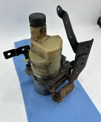 Volvo V50 Power steering pump 31202520