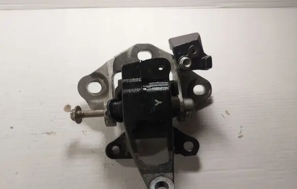 Mazda CX-5 Gearbox mount