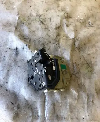 Audi A4 S4 B9 Front door lock 8x1837016c