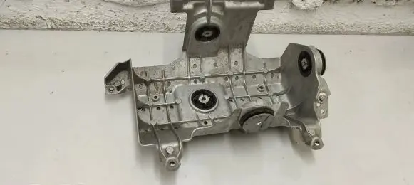 BMW i4 A/C compressor mount bracket 5a27093 100007199