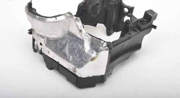 Engine bonnet/hood sound/heat insulation