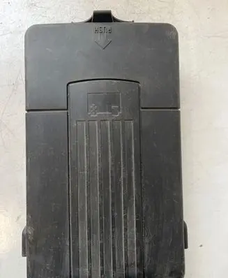 Skoda Octavia Mk2 (1Z) Battery box tray cover/lid 1K0915443C