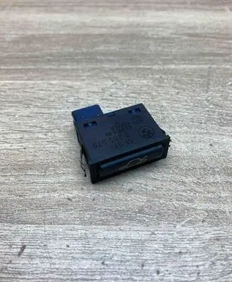 BMW 5 E39 Tailgate opening switch 8365579 459700