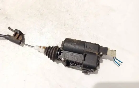 Opel Astra H Central locking motor 13208157