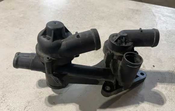 Thermostat/thermostat housing
