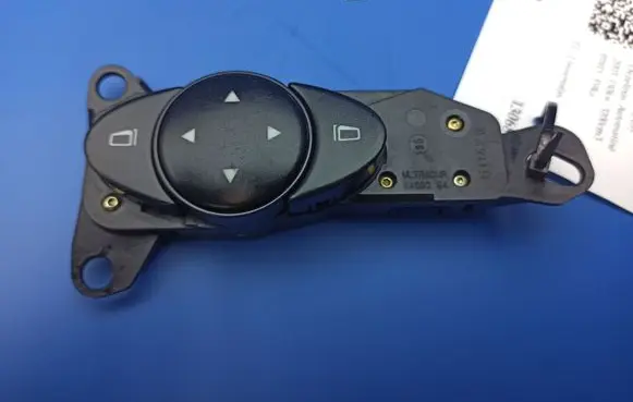 Mercedes-Benz E W211 Wing mirror switch 2118202110
