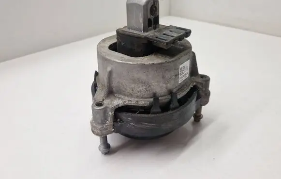 BMW X3 G01 Engine mount bracket 6860495