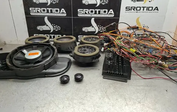 Mercedes-Benz C W203 Audio system kit A1698208089