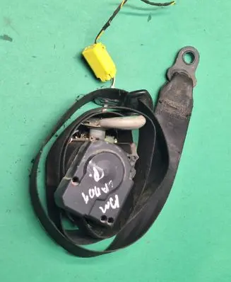 Volkswagen Caddy Front seatbelt 33042463