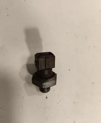 BMW 5 F10 F11 Oil pressure sensor 7568480