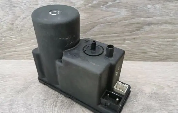 Audi 80 90 S2 B4 Central locking vacuum pump 4A0862257A