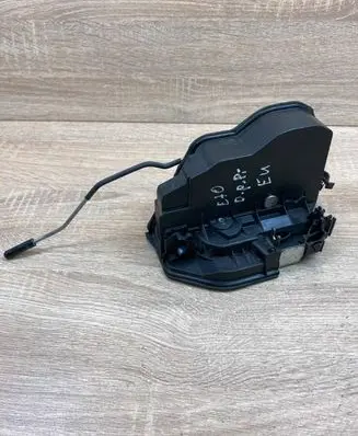BMW X3 F25 Front door lock 7318424 1120035