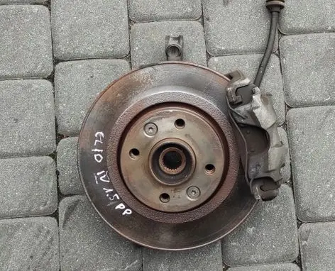 Renault Clio IV Front wheel hub spindle knuckle
