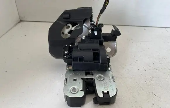 Loading door lock