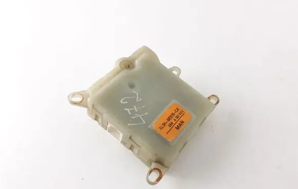 Lincoln Navigator Other devices XL3H19E616CA
