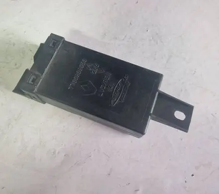 Renault Safrane Door control unit/module 7700808950