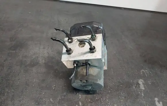 Volkswagen PASSAT B5 ABS Pump 8E0614111AB 0265216559 0273004281