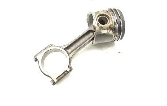 Opel Vivaro Piston with connecting rod M9R780