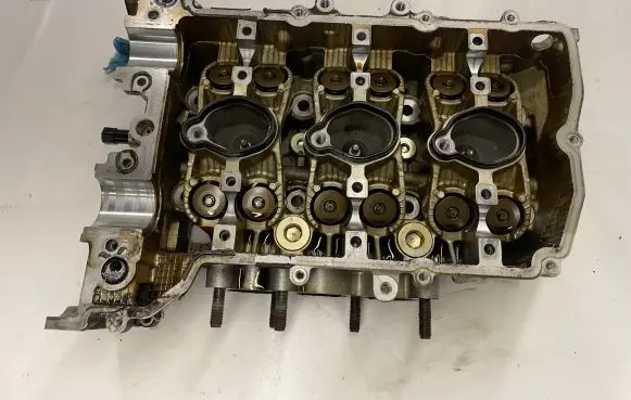 Subaru Outback (BS) Engine head 