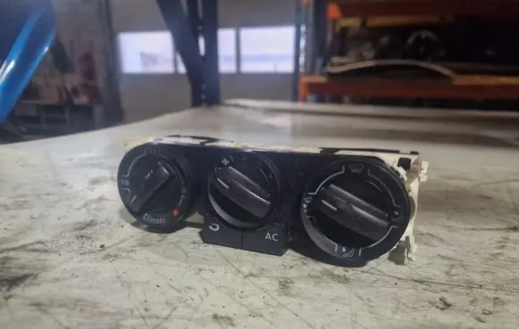 Volkswagen Polo IV 9N3 Climate control unit 6Q0820045H