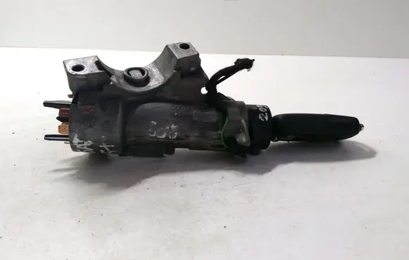 Volkswagen PASSAT B5.5 Ignition lock 4B0905851C