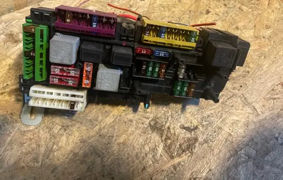 Mercedes-Benz C W204 Fuse module 01670658