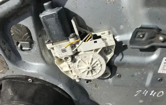 Ford Focus Front door window regulator motor 995209101 995209-101