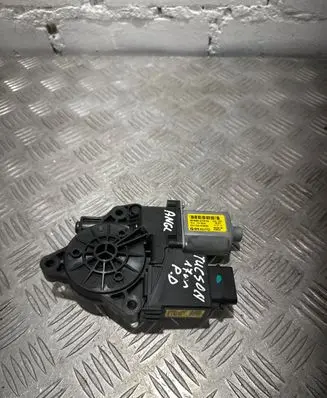 Hyundai Tucson TL Front door window regulator motor 82460D7010 001100704835