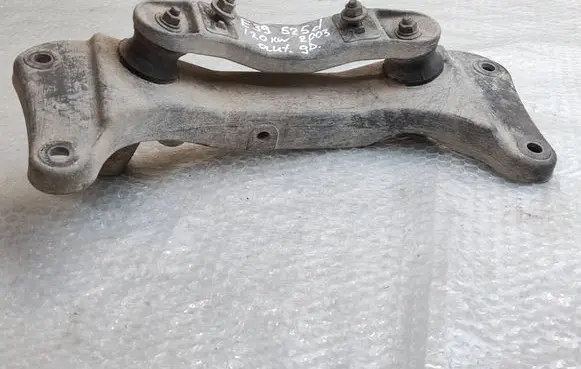 BMW 5 E39 Gearbox mounting bracket 1096106 22321096106
