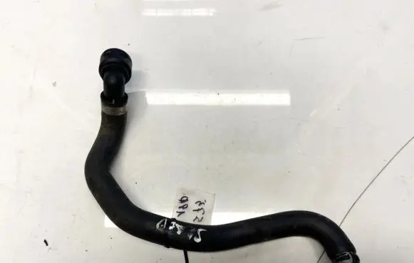 Volkswagen PASSAT B5.5 Engine coolant pipe/hose