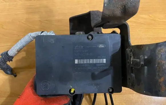 Ford Maverick ABS Pump 5L8T2C219BG 25092501383 00009846E1