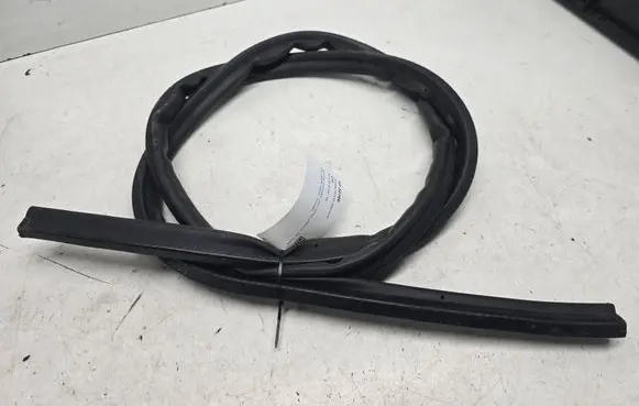 Audi Q7 4L Engine compartment rubber 4L0823731