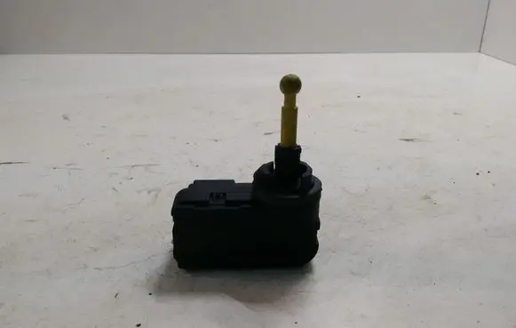 Opel Corsa C Headlight level adjustment motor 24405672
