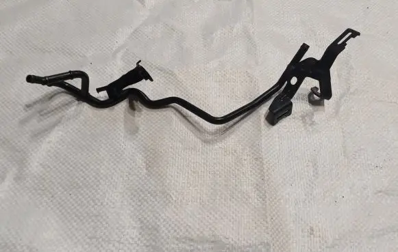 Volkswagen PASSAT B8 Engine coolant pipe/hose 04L121070AB 070AB