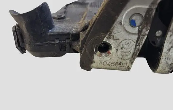 Toyota Auris 150 Front door lock