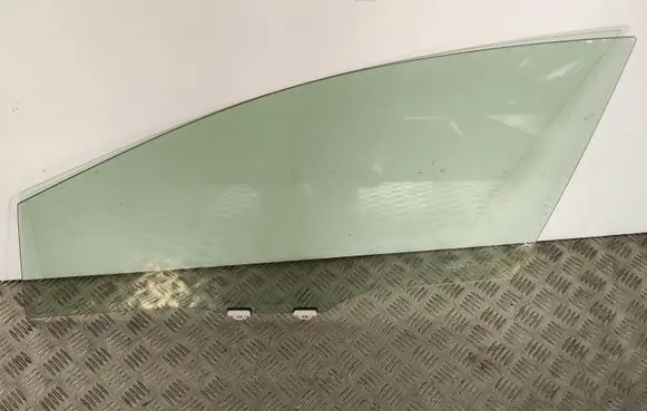 Subaru Crosstrek III Front door window glass four-door 61011FN010